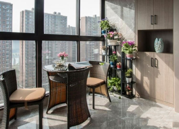 內陽臺好還是外陽臺好？陽臺裝修有哪些要點需要注意？