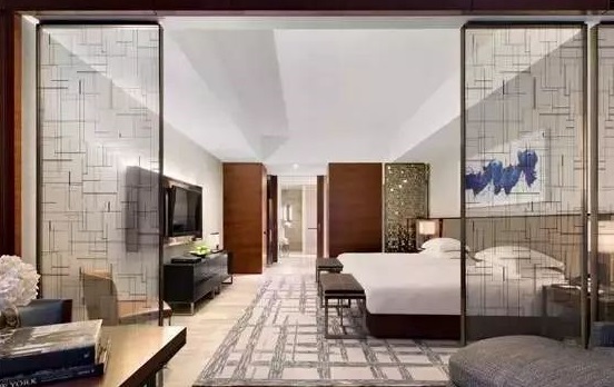 用隔斷設計來代替臥室門 單間秒變高大上總統套房！